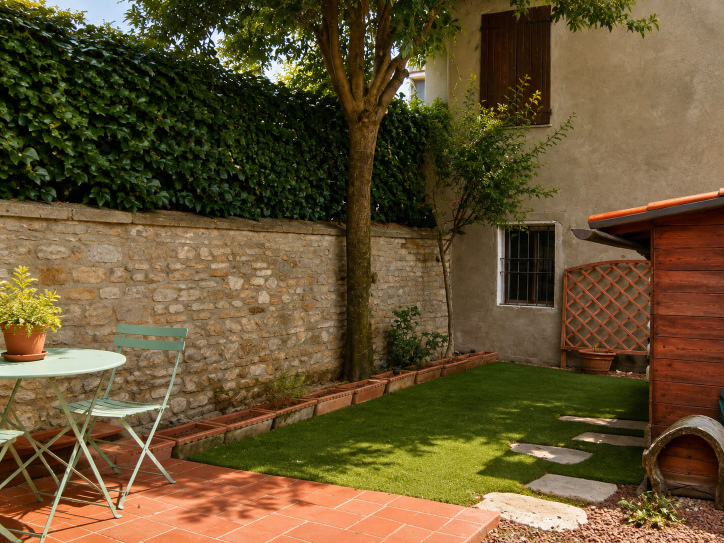 Piccolo giardino esterno dell'appartamento
